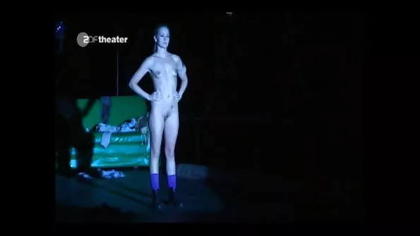 Prostitutė dulkinasi į užpakalį su agentų minia pornografiniame aktorių atrankoje.