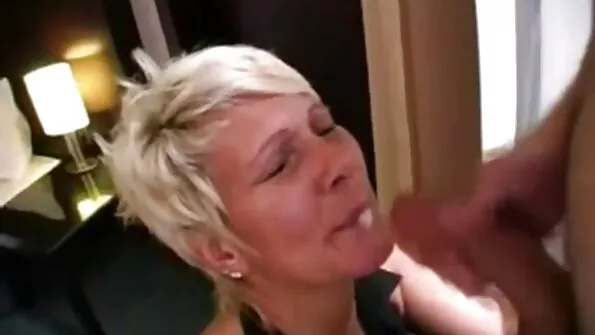 Rusų studentė atsidavė savo draugui įtemptu analiniu