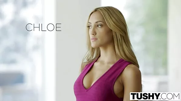 Analinėje pornografijoje juodaodžiai mėgsta kalti baltos merginos užpakalį.