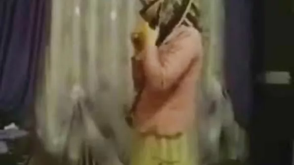 Rusas vaikinas užsitempė kaimynei sijoną ir užtempė jai užpakalį ant varpos.