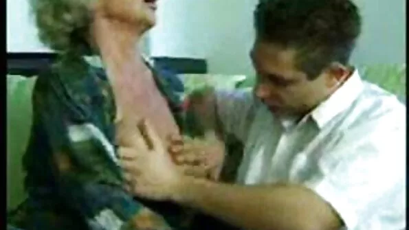 Sutikau maniaką ir iš džiaugsmo pasimylėjau į užpakalį.
