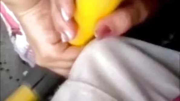 Šaboldos užpakalį treniruoja mentoriaus storas gaidys.
