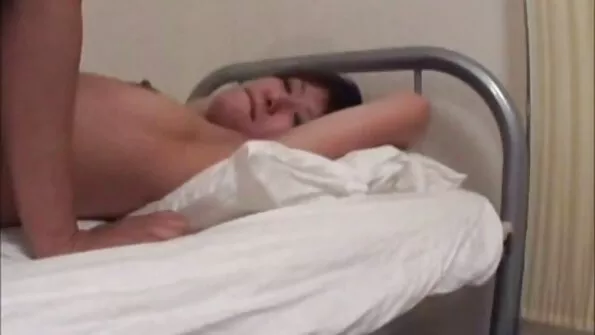 Mano mergina išskėtė kojas ir davė tašką.