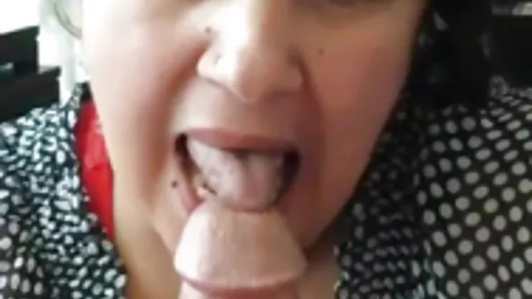 Talentinga Veronika padavė daug gaidžių su savo užpakaliais.