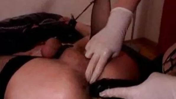 Jis įstrigo jį į užpakalį savo merginai kojinėse.